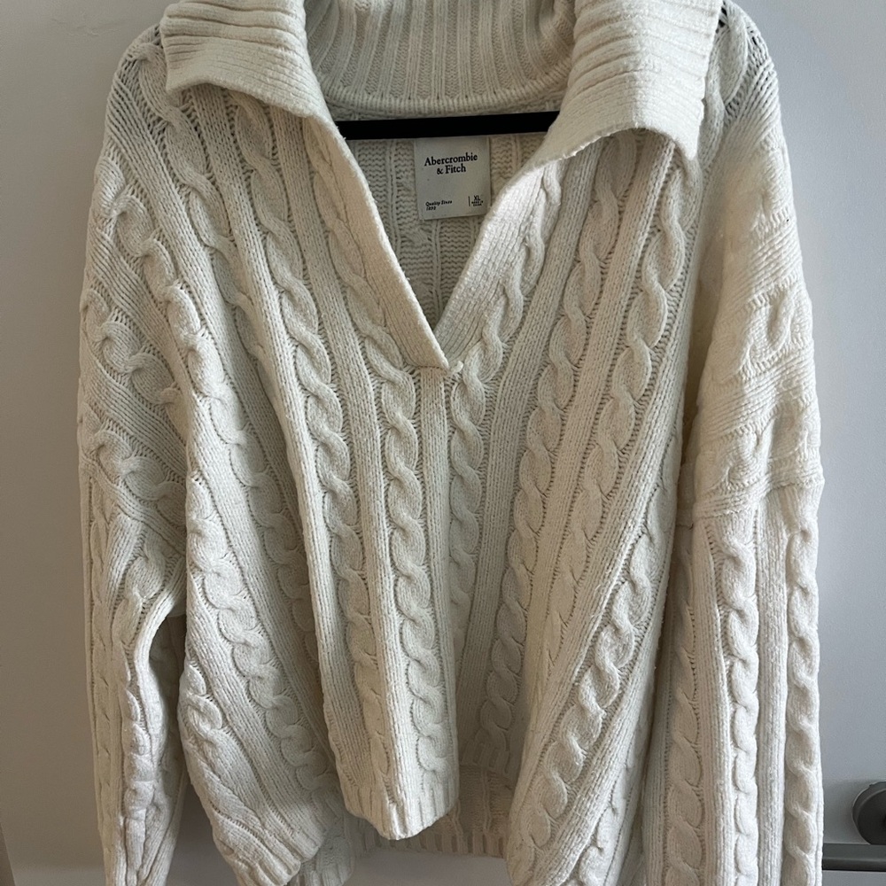 Abercrombie & Fitch Women's Cream Cable Knit Sweater